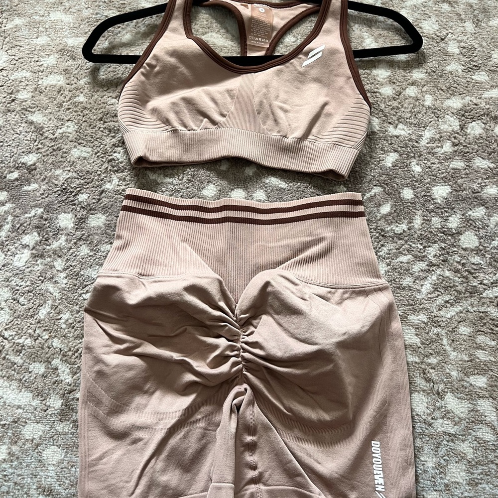 DOYOUEVEN Beige Taupe Seamless Sports Bra and Scrunch Leggings Set
